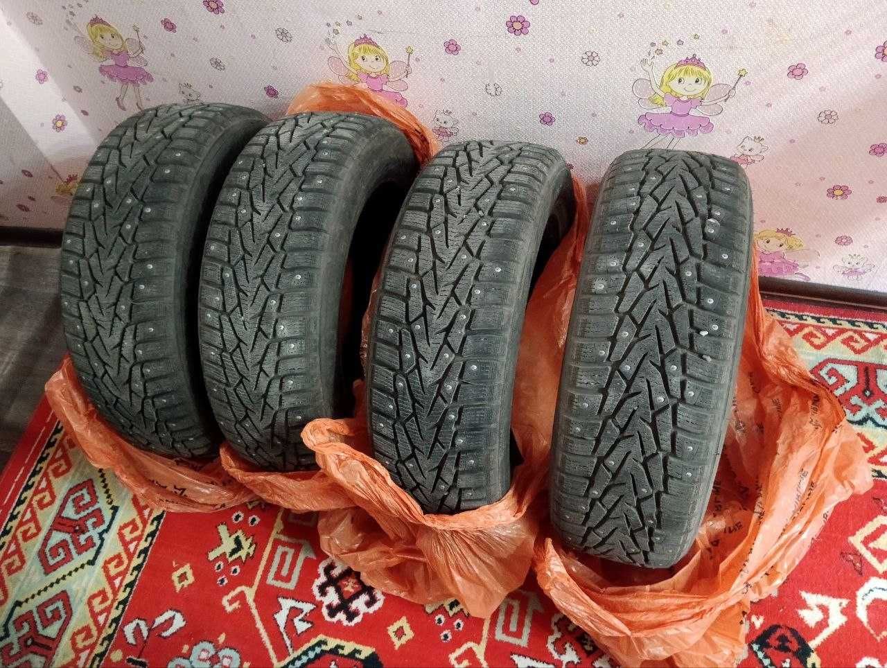 Комплект зимних шипованных шин Nokian Nordman 7 195/65 R15 95T