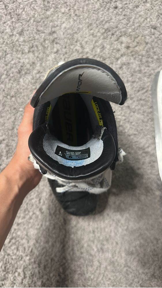 Коньки Bauer HyperLite 2