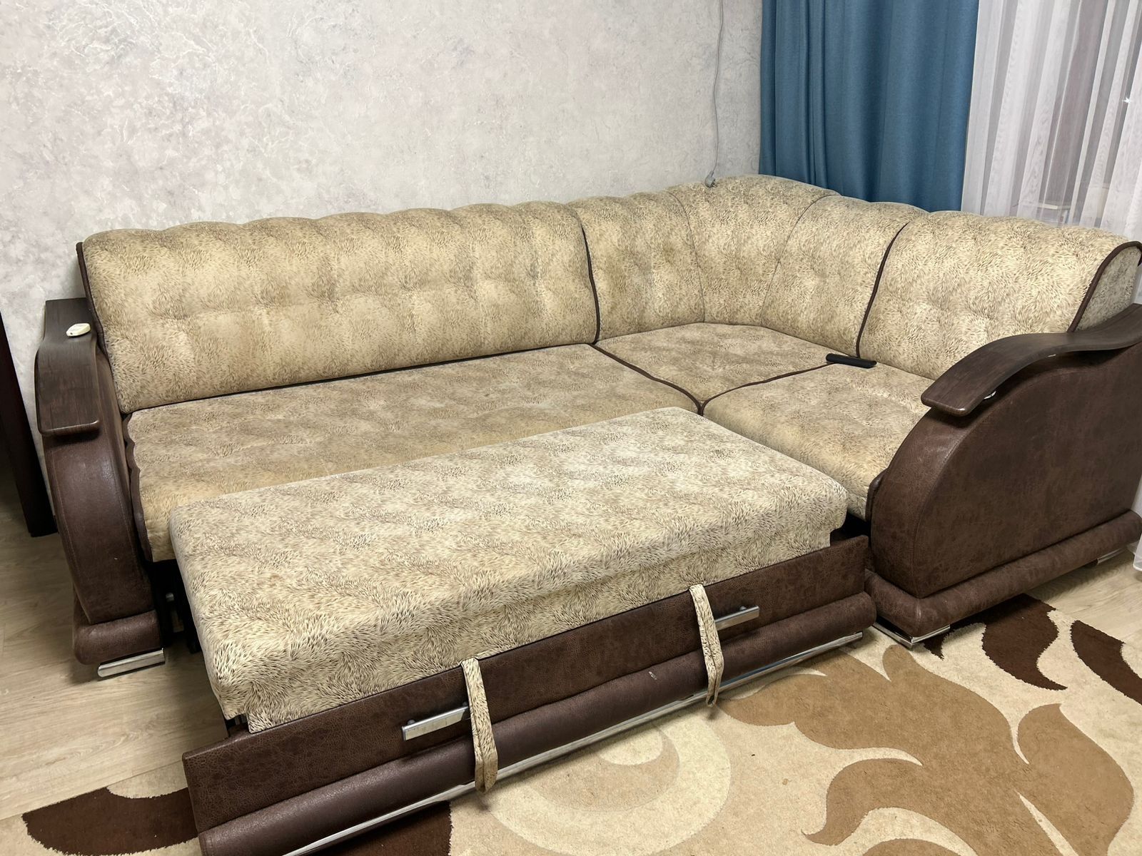 Продается диван для гостиной