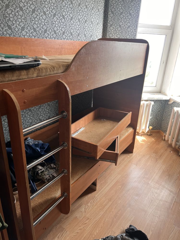 Мебель отдаем даром.