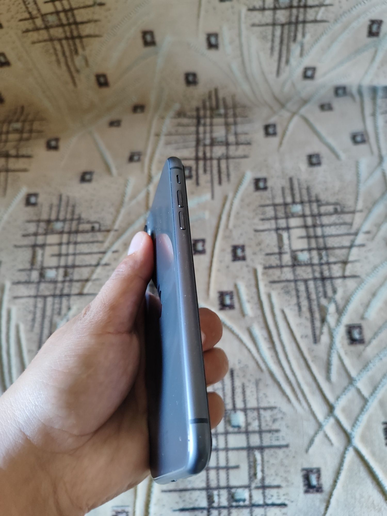 iPhone 11 в идеальном состоянии