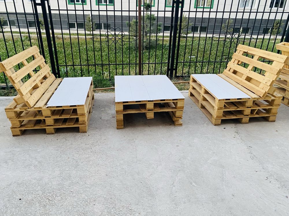 Столы и стулья для кафе