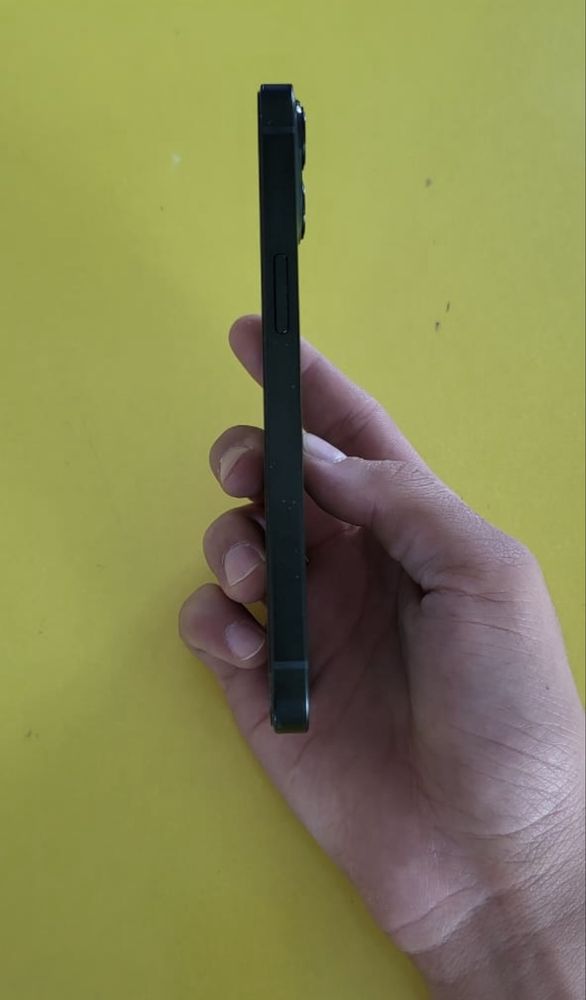 iPhone 13 идеальном состояние