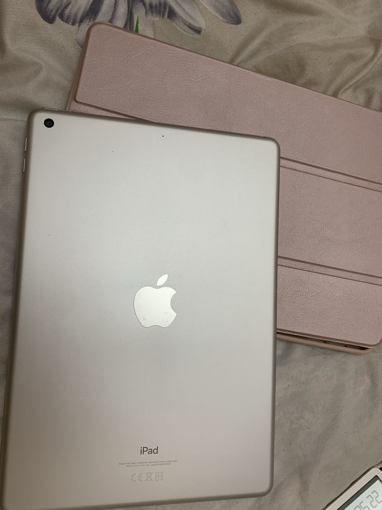 Продаю ipad 7 поколения 128 гб + чехол.