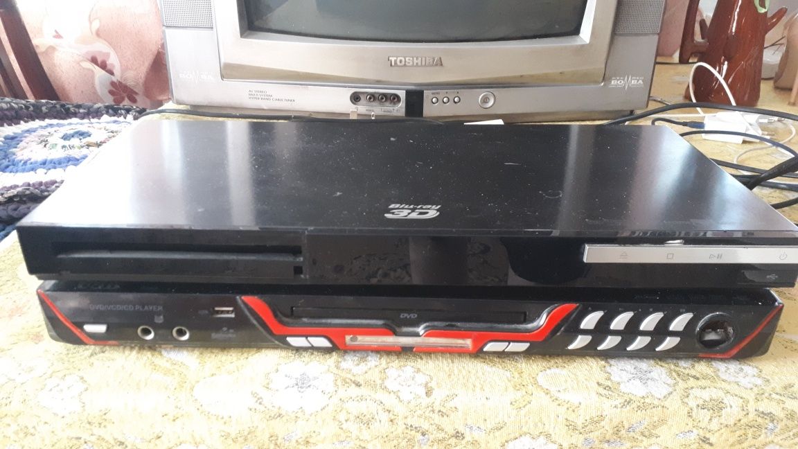 Телевизоры LG,120 см.Toshiba 32 и 54. Видеодвойка LG