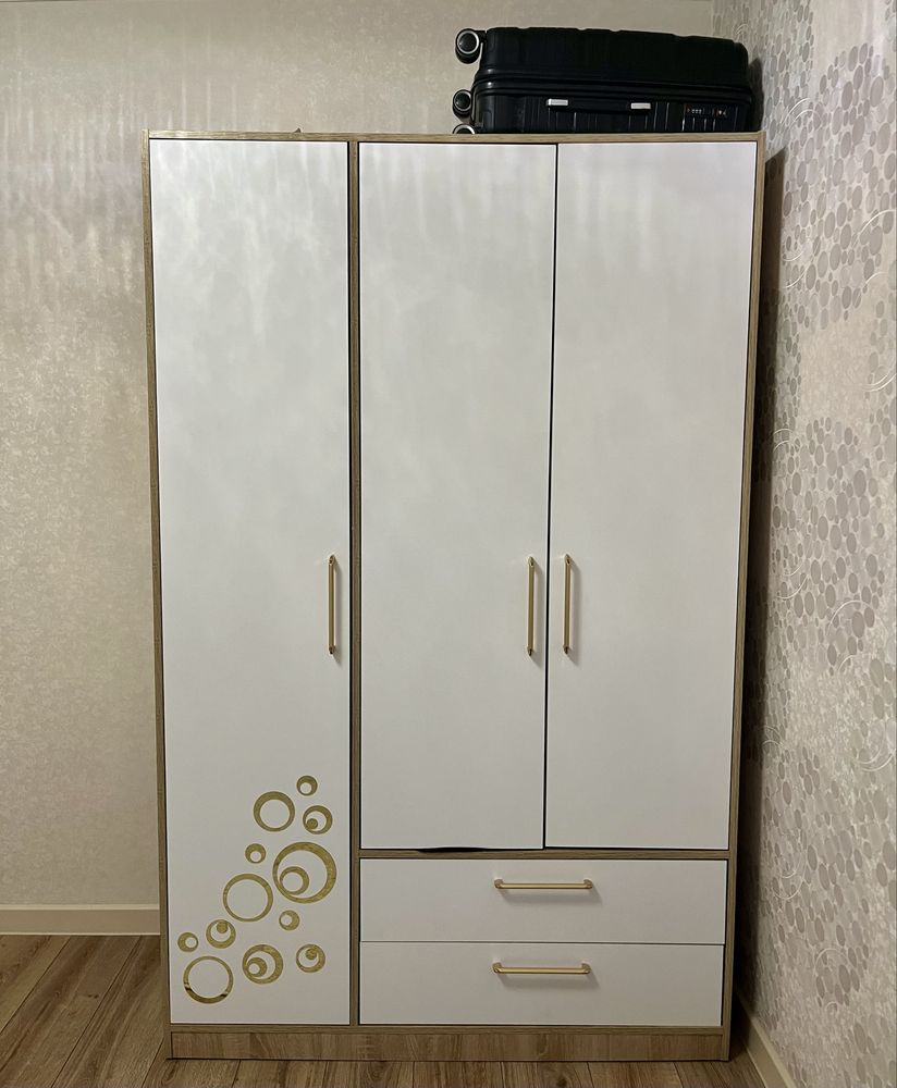 Продам шифоньер и комп.стол