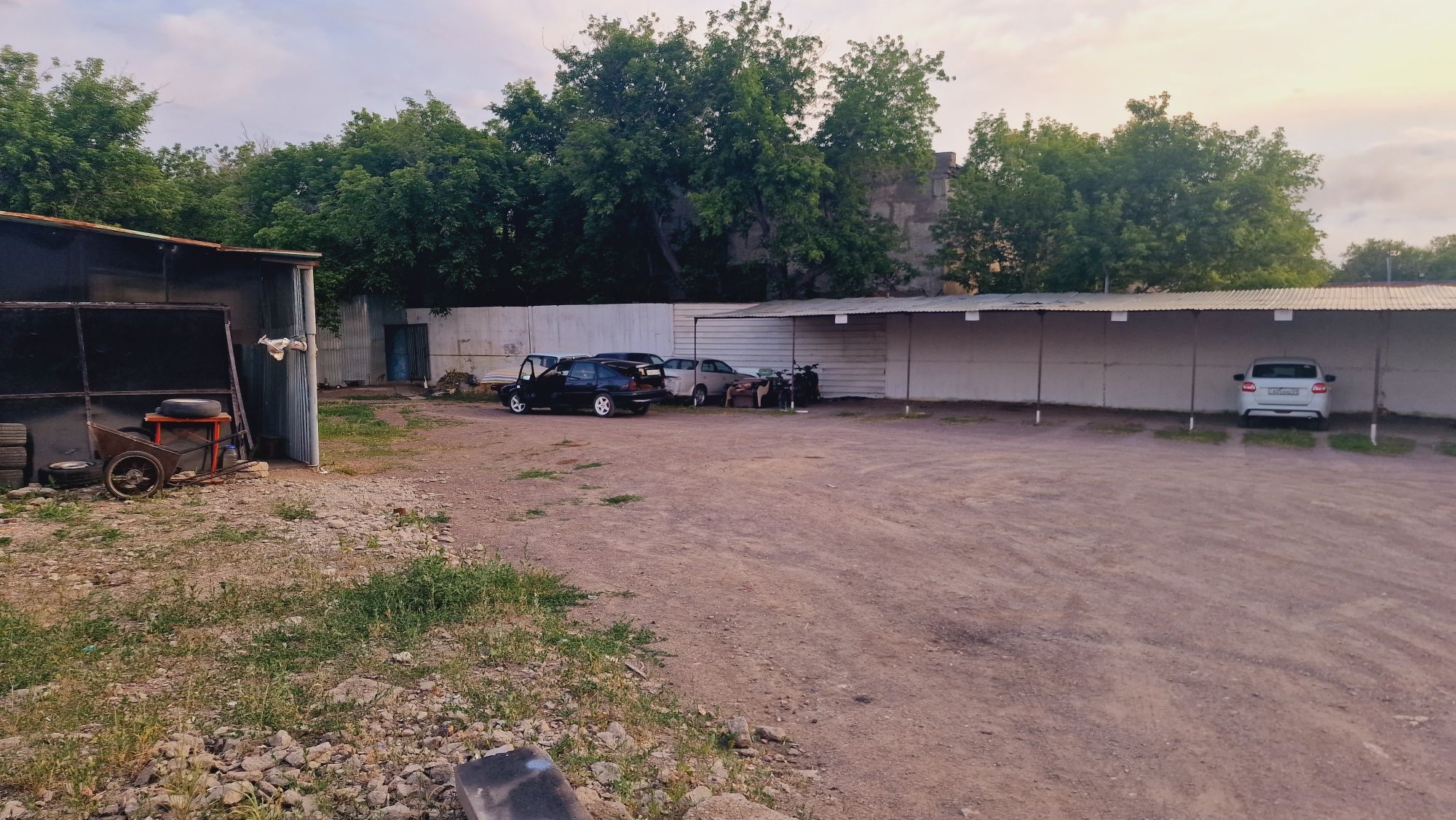 СРОЧНО!!!Сдаётся в аренду или продажа Автостоянки в посёлке Топар!
В,К