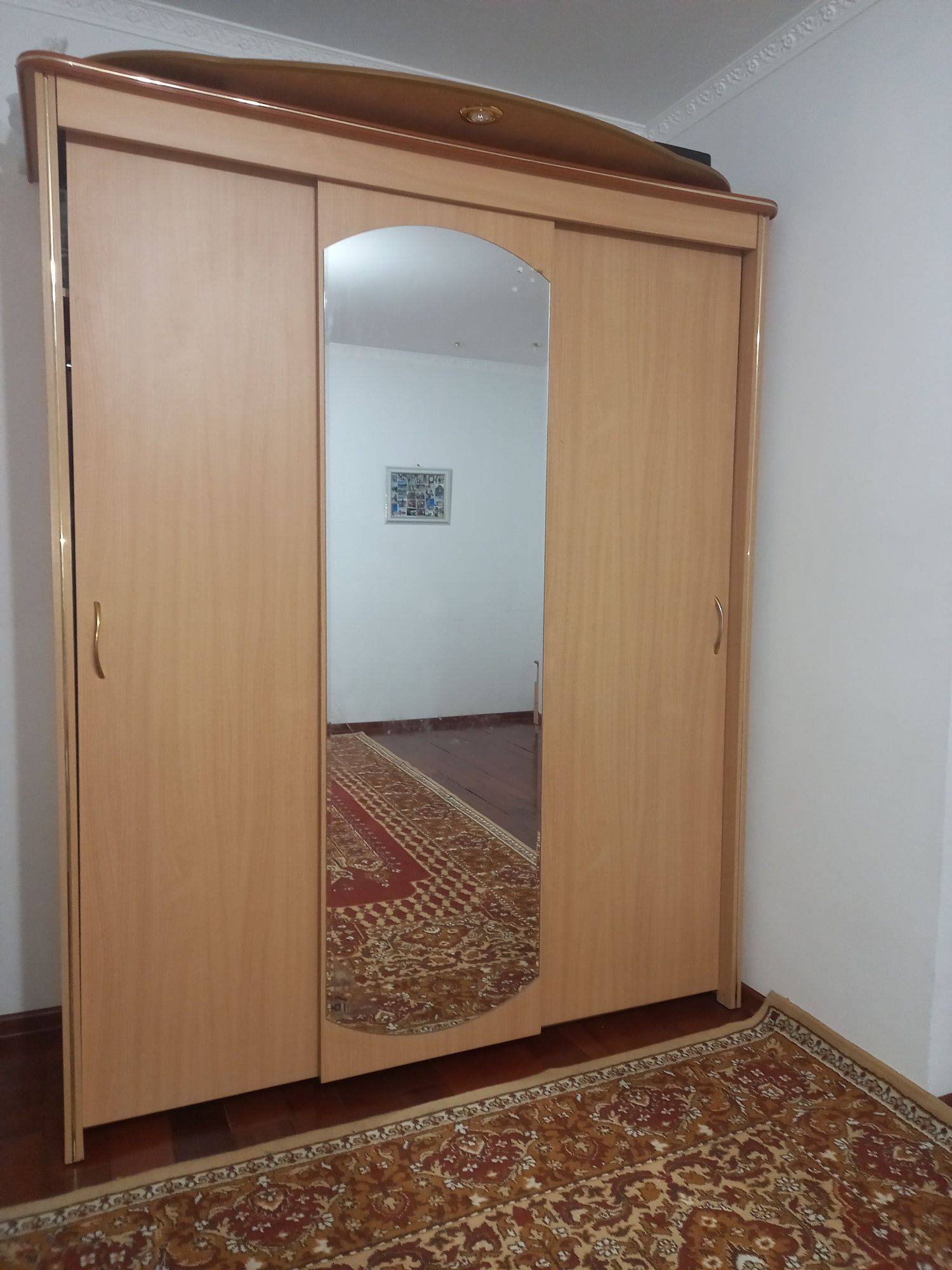 Продам Стол 1,10× 3+3,5,ковер 6×4,стальная гарнитура.