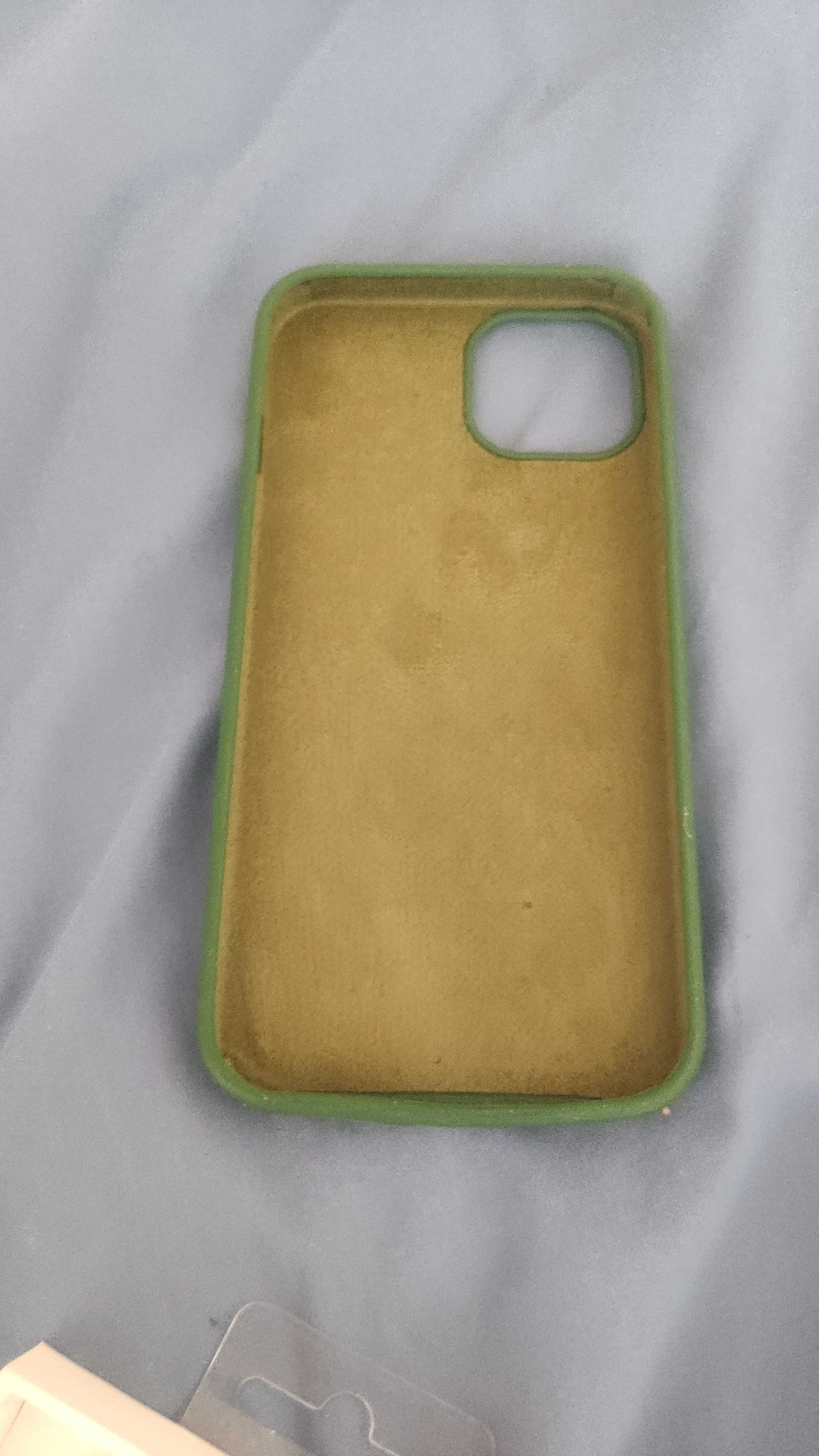 Чехол на iPhone 13, зеленый
