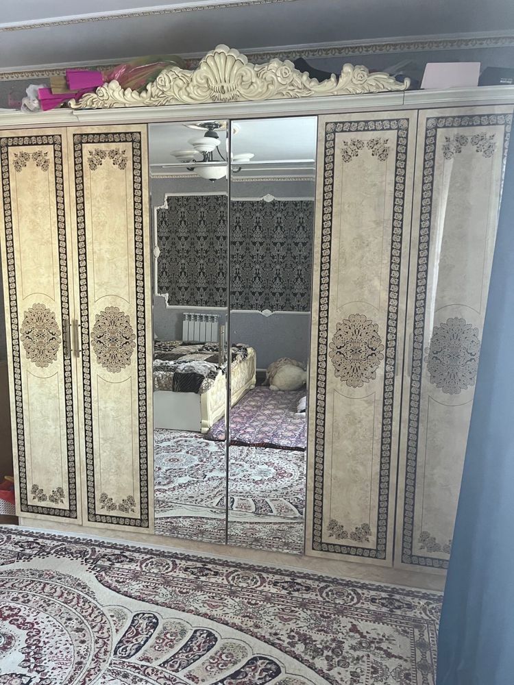 Продается спальная гарнитура