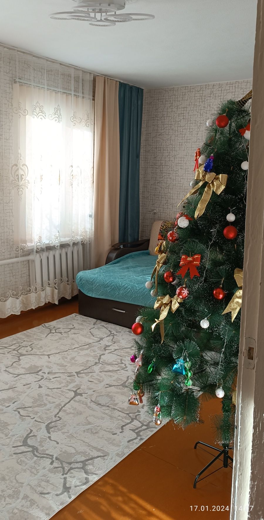 Продается дом в центре Пришахтинска.