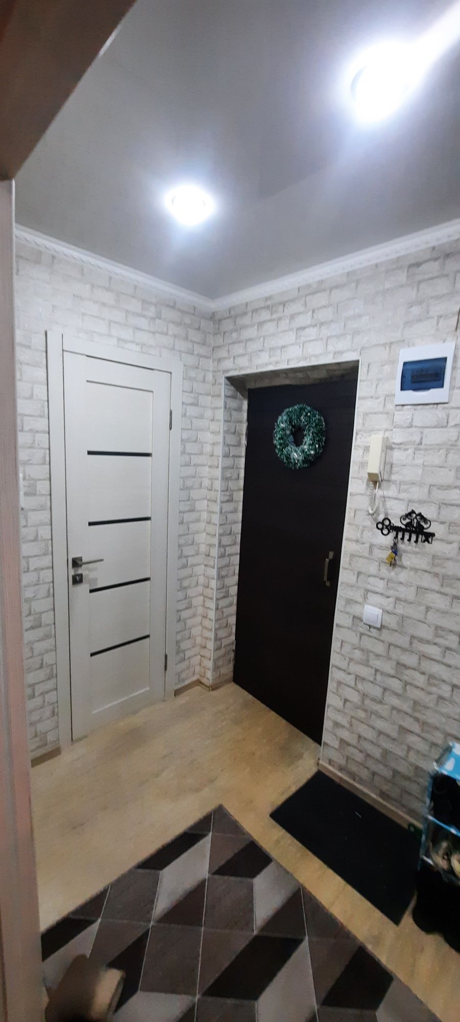 Продам 1 км квартиру,полностью с ремонтом.риелторы не беспокоить.