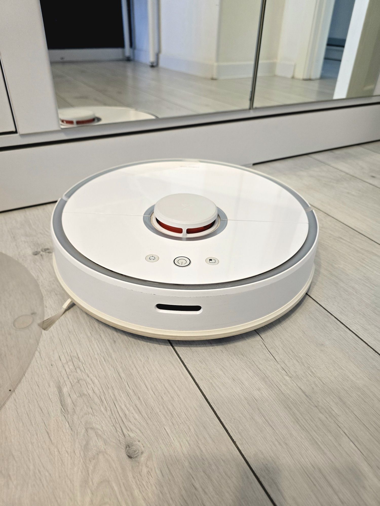 Робот-пылесос Roborock S5 в отличном состоянии (полная комплектация)