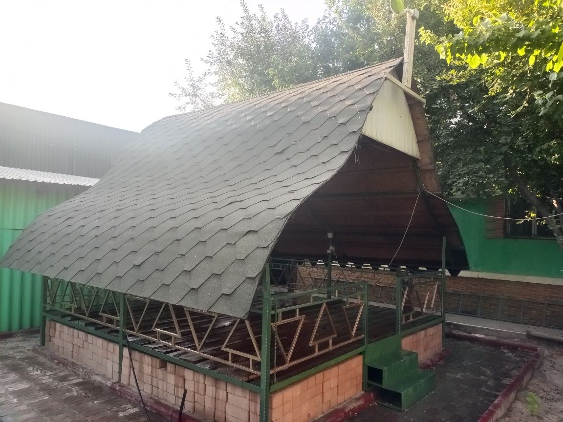 продам Тапчан крытый красивый с досками