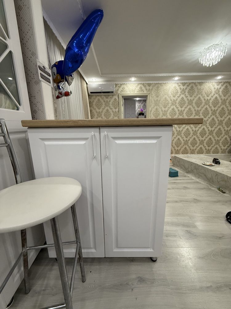 Продам шкаф и шкаф стол со стульями