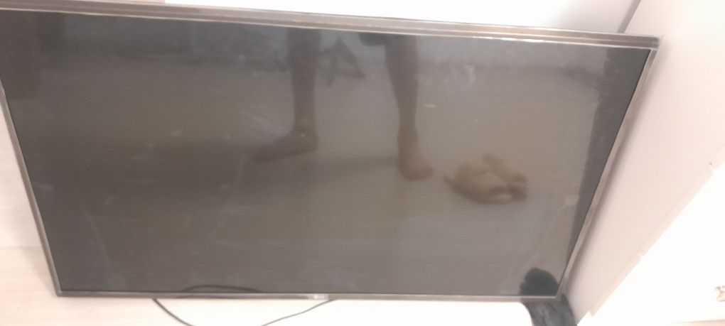 Телевизор LG сломан толька экран а так рабочи