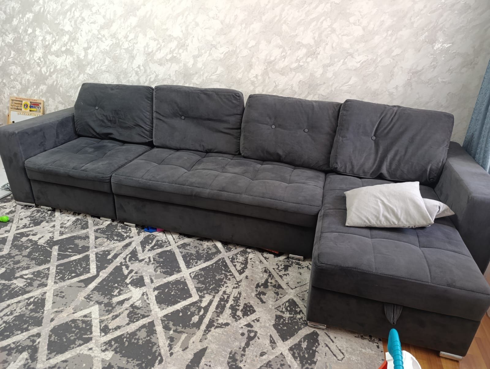 Продам диван. 4м. Самовывоз. Срочно