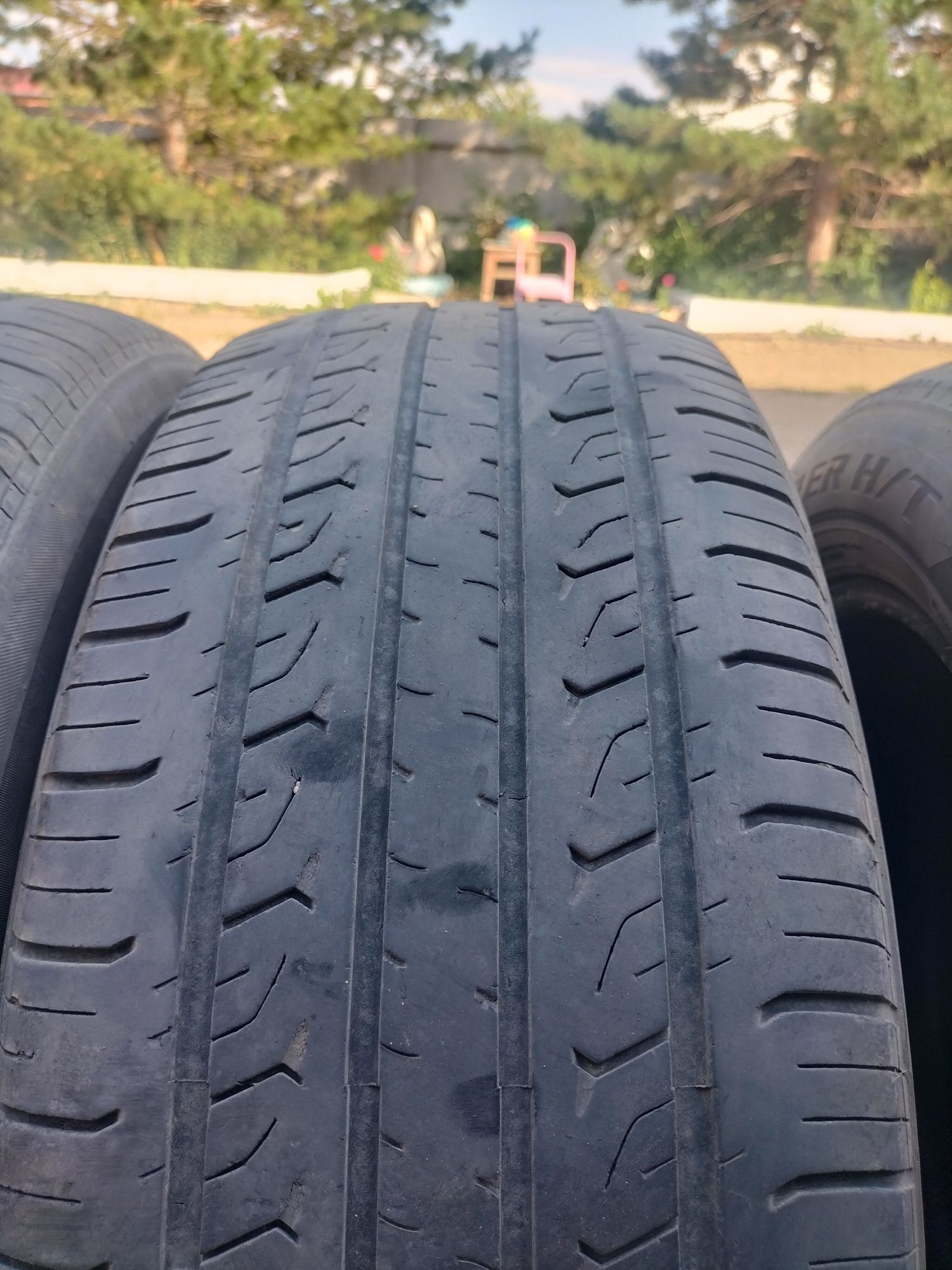 Продам шины бу. Размер 235/60R18