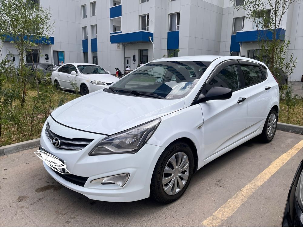 Машина hyundai accent 2015