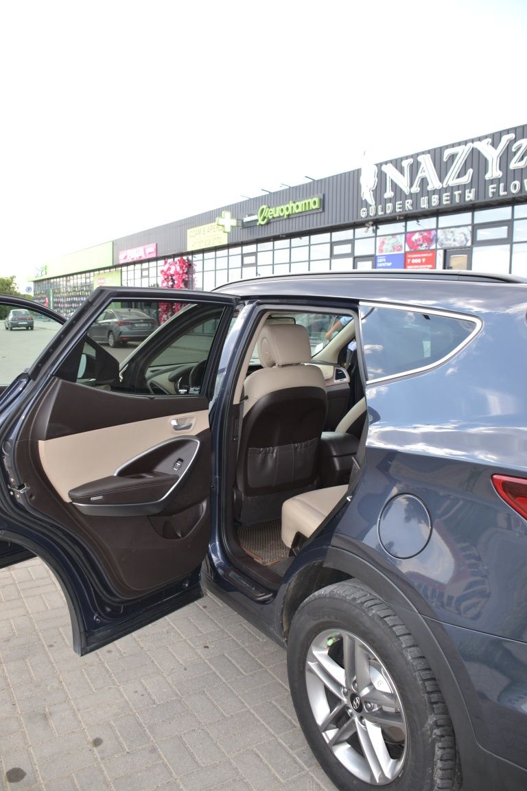 Продаётся машину Hyundai Santa Fe 2017 года 2.4 объём
