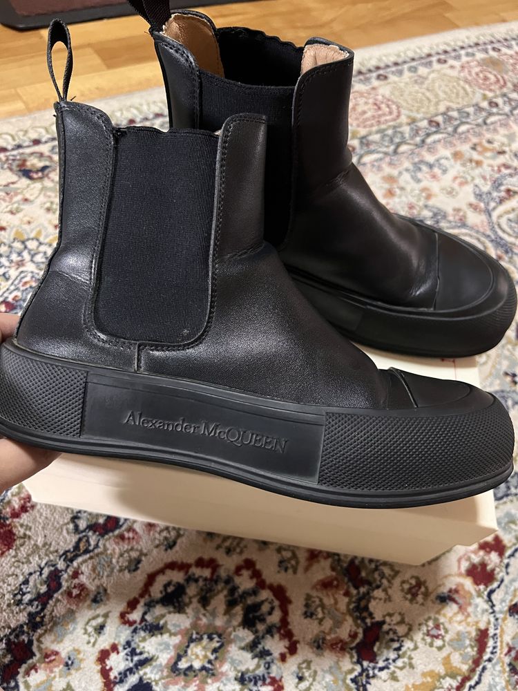 Продам осенние ботиночки Alexander McQUEEN 38-размер, кожа