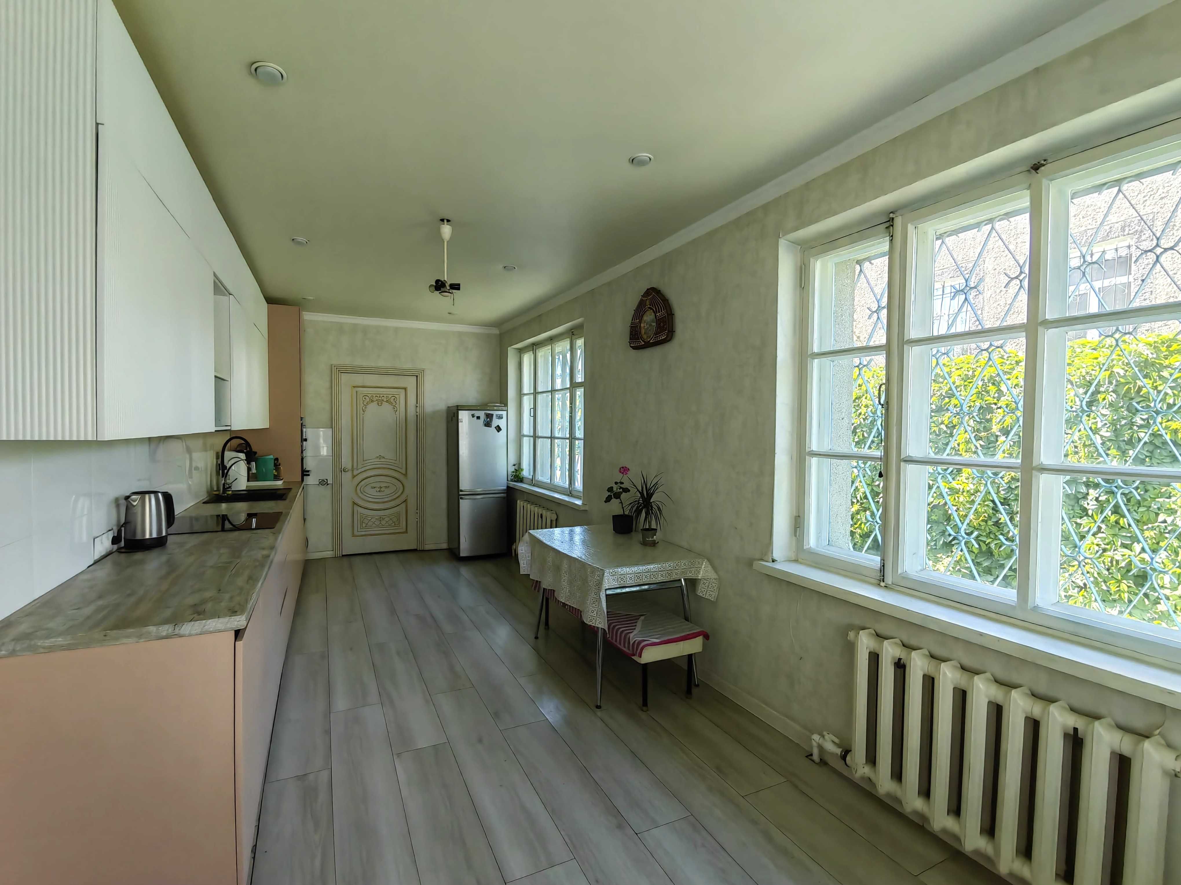 Двухэтажный шестикомнатный дом 170 м² с гаражом и зем уч 9с мкр Кунгей