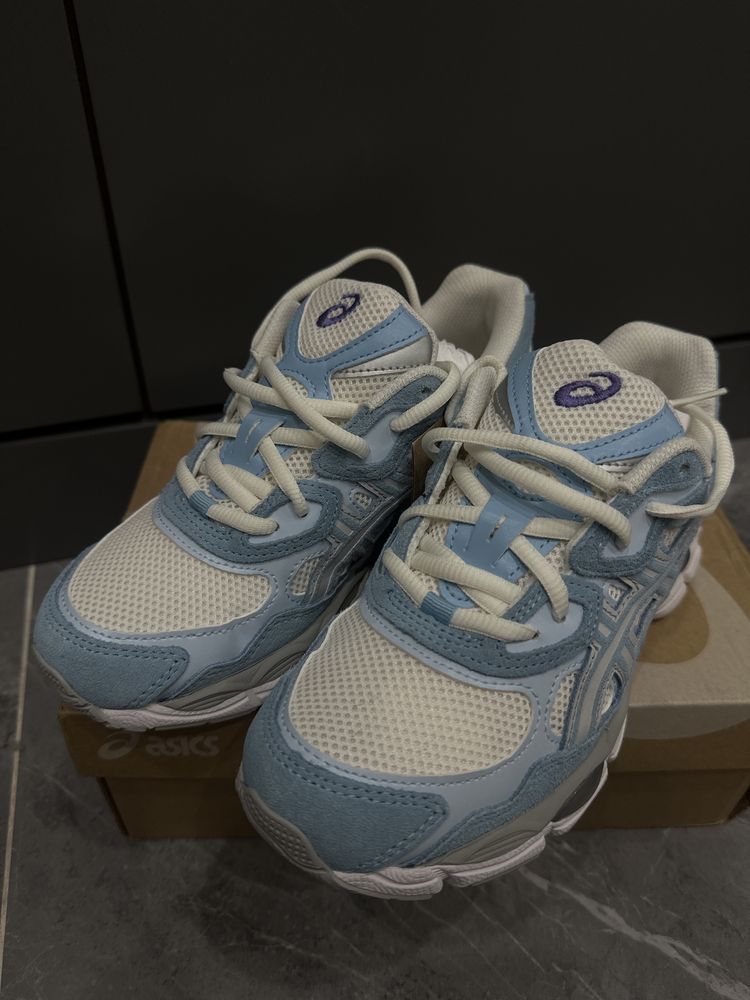 Новые кроссовки Asics
