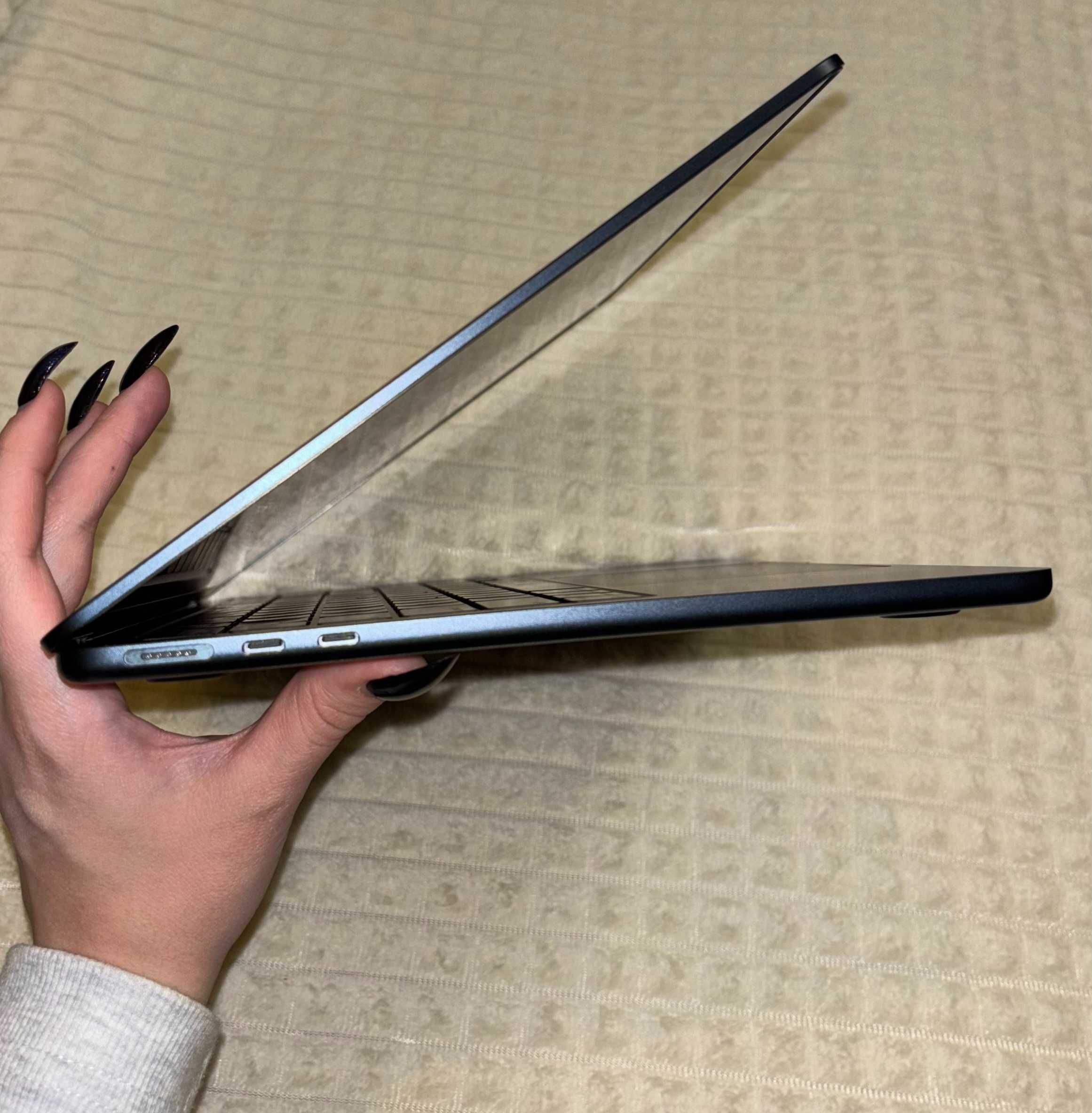 Ноутбук Apple MacBook Air 13 Midnight 2024 M3 / 8ГБ / 256SSD /