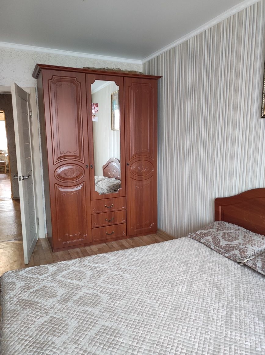 Продам двухспальнау кровать и шкаф,в хорошем состоянии.