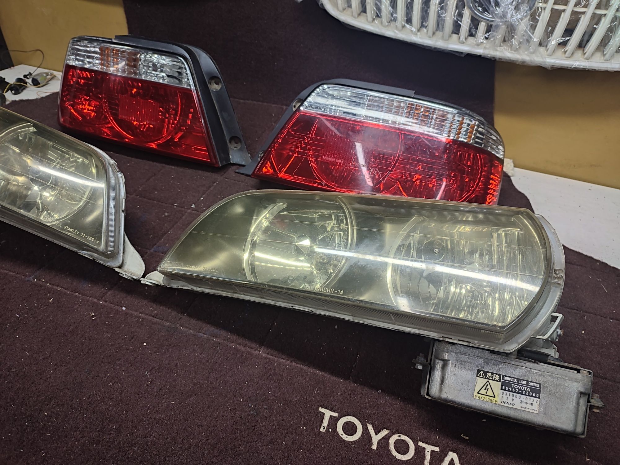 Toyota Chaser чайзер. Зад Оптика. Фары задние. Рестаил фонари