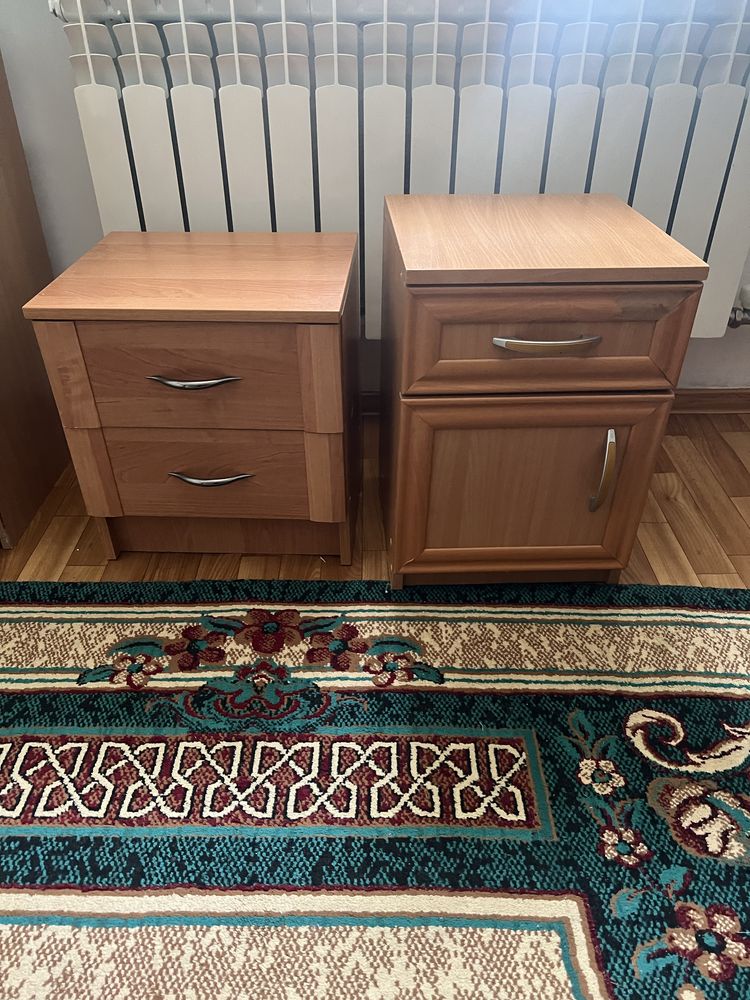 Тумбы, кровати, шкаф