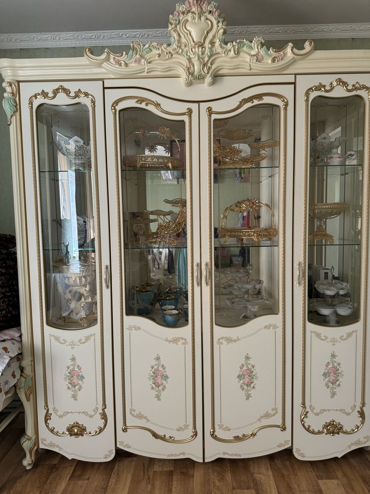 Горка для гостиной, новая