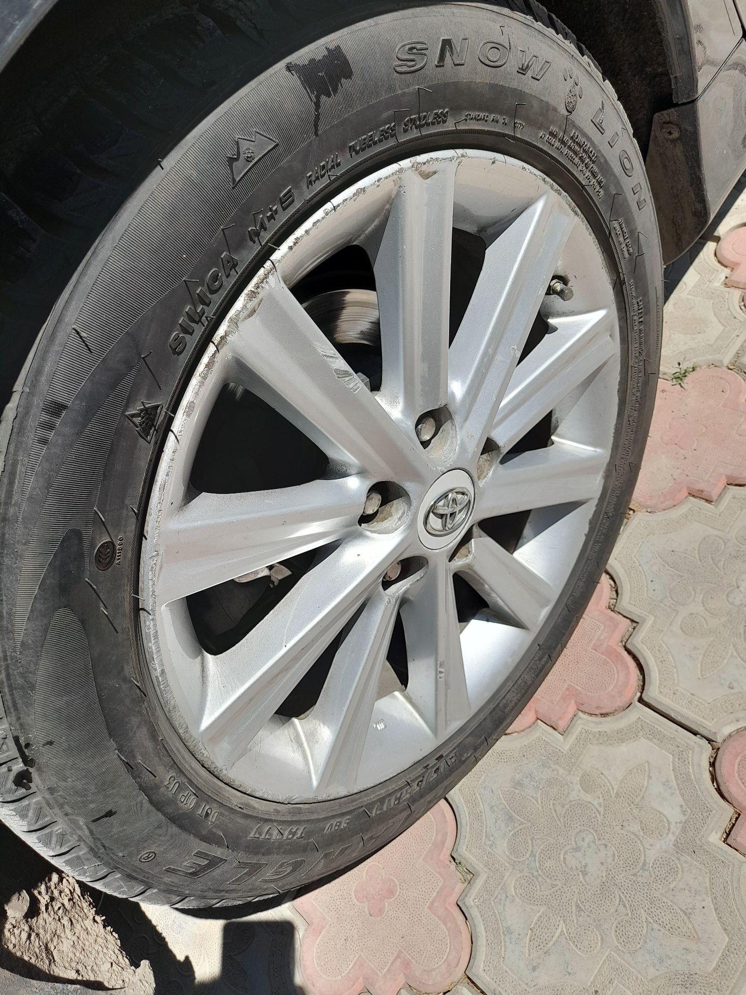 Диска пакришка сезона размер 215/55 R 17