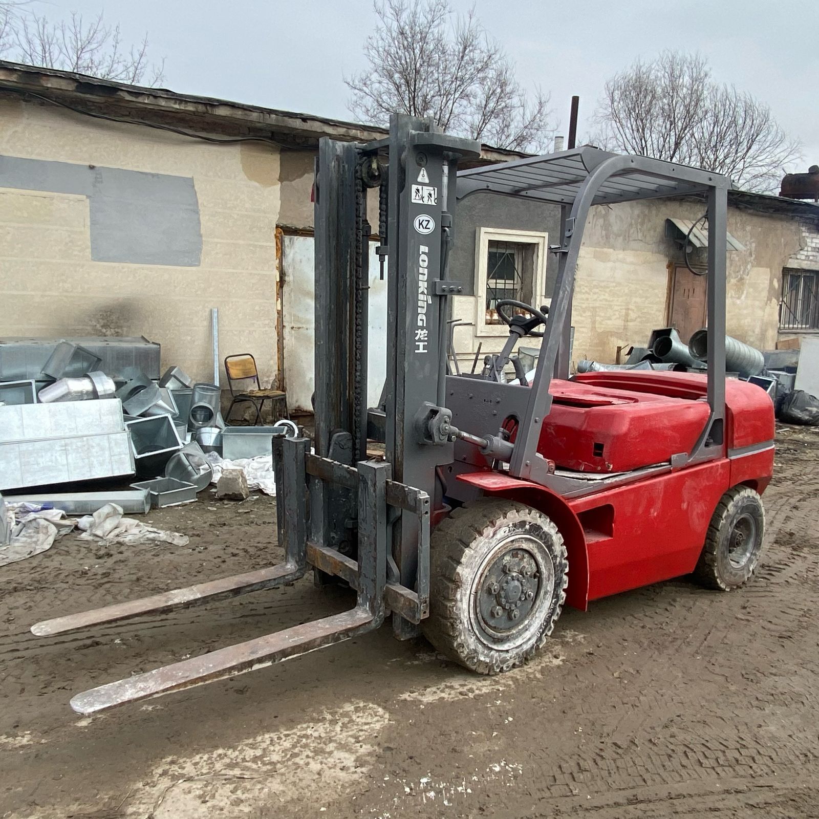 Срочна продам вылочны погрузчык 2,5--3 тонник