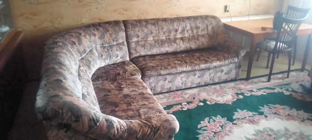 Отдам диван угловой б/у