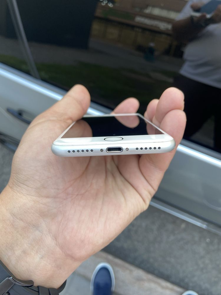 Iphone 8 64gb белый в отличном состоянии