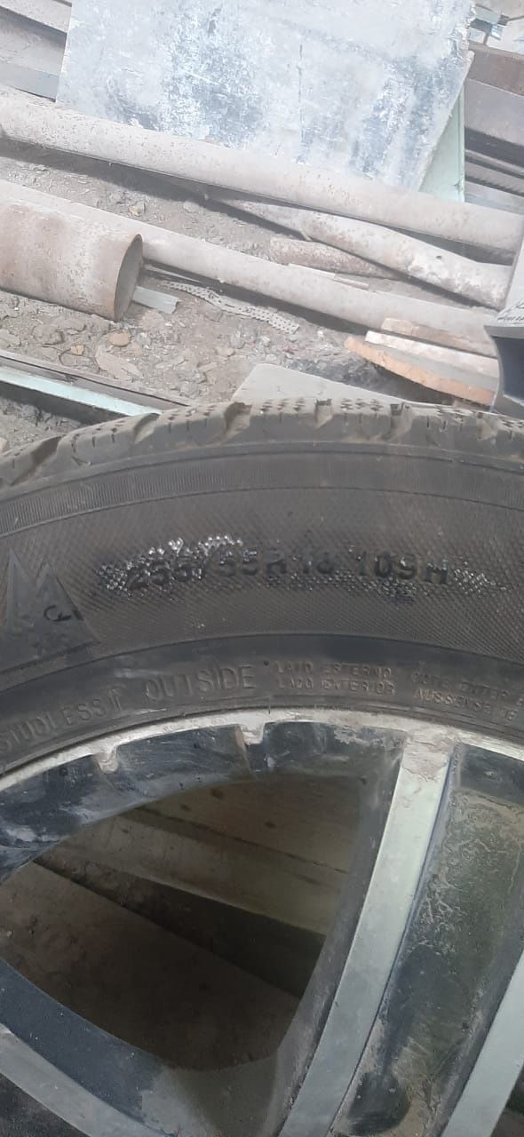 Зимние колёса в количестве 3 шт и два диска