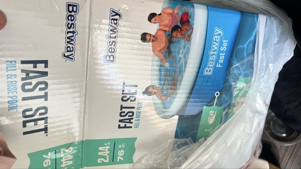 Продам бассейн Bestway новый , вчера купили