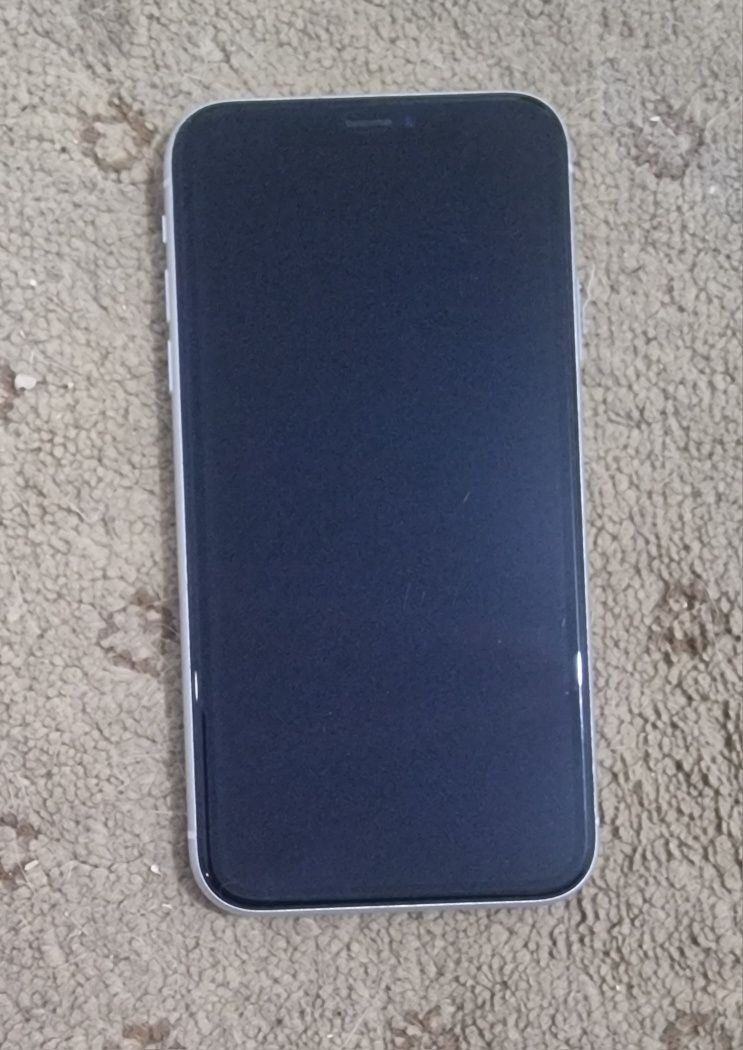IPhone XR (Емкость 76%)