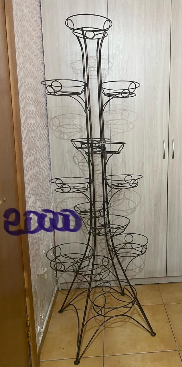 Металлические подставки для цветов