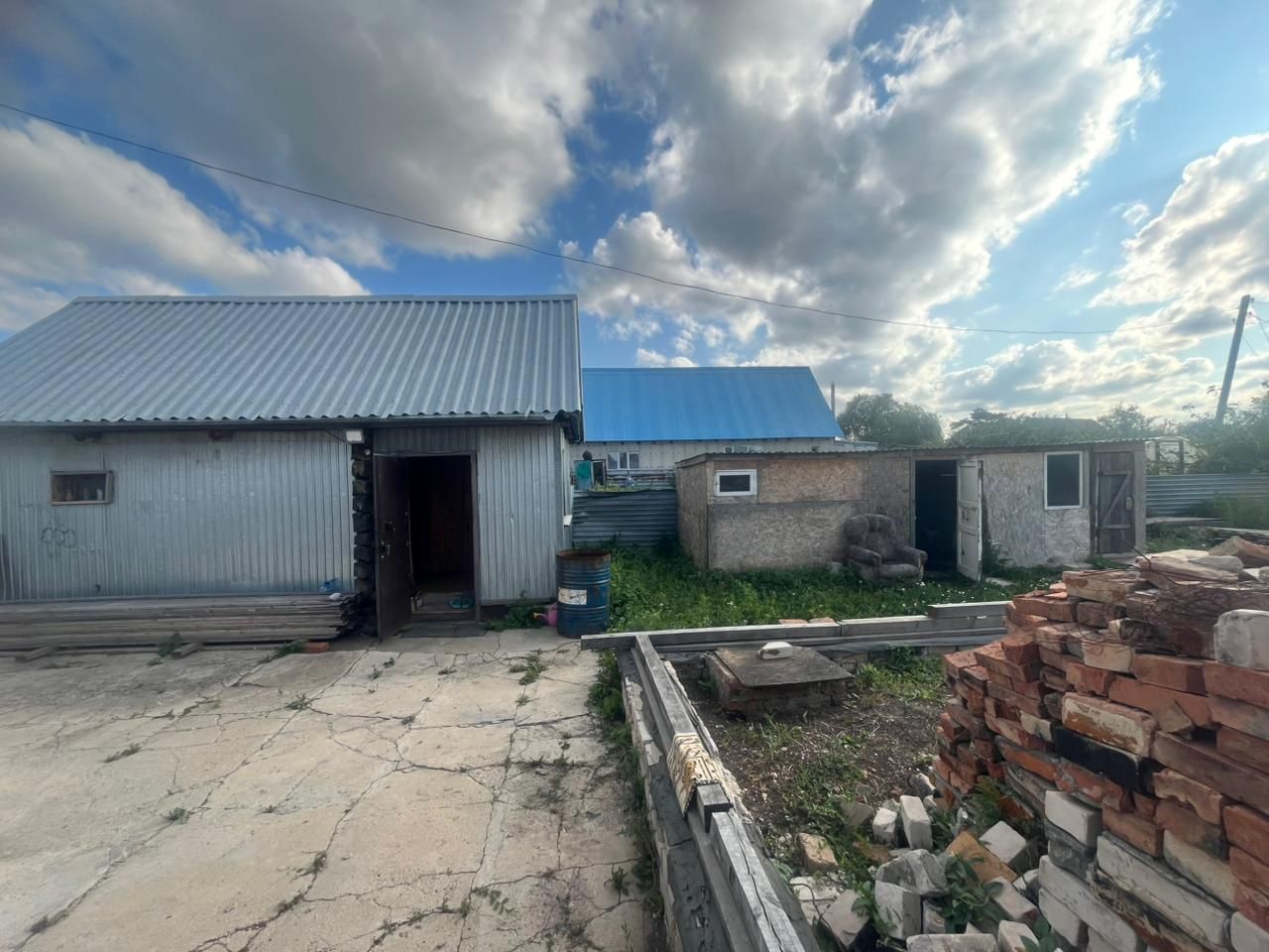 Продам участок не достроеным домом
