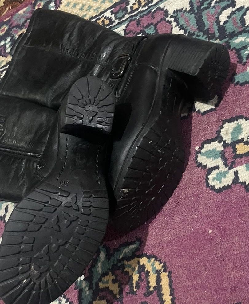 Продам женские зимние обуви