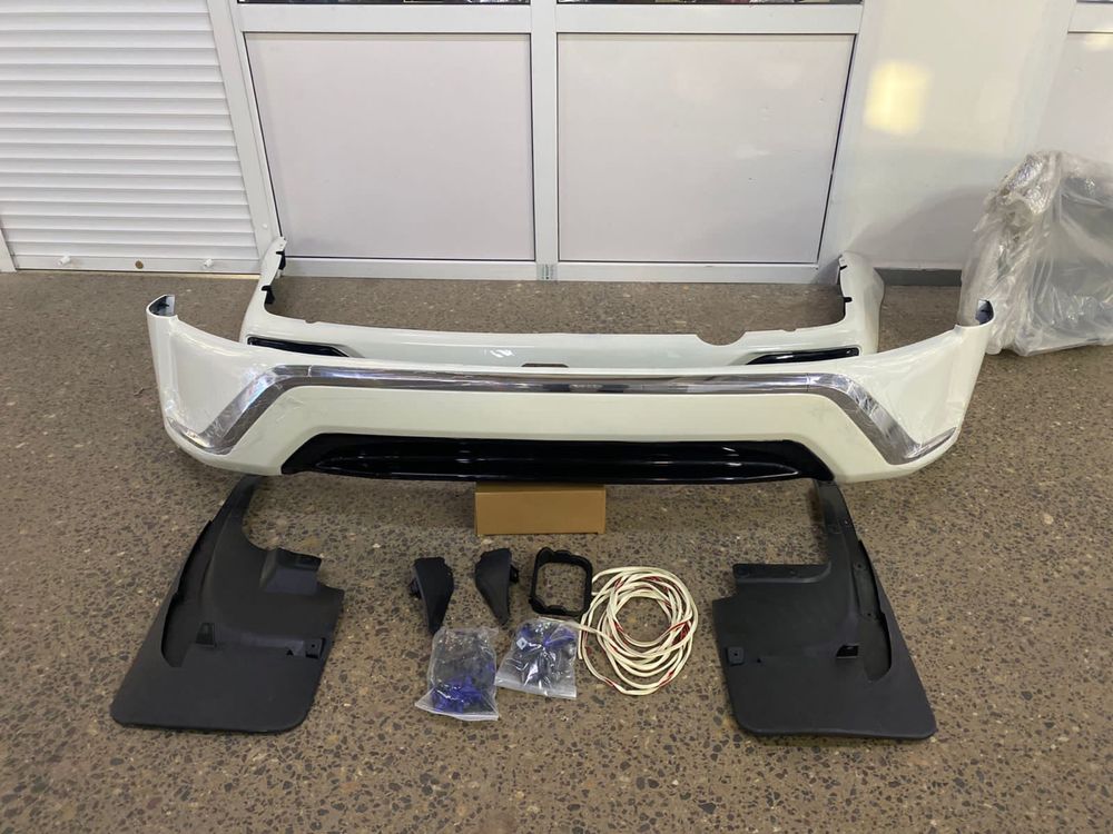 Накладка бампер комплект Toyota Land Cruiser 200