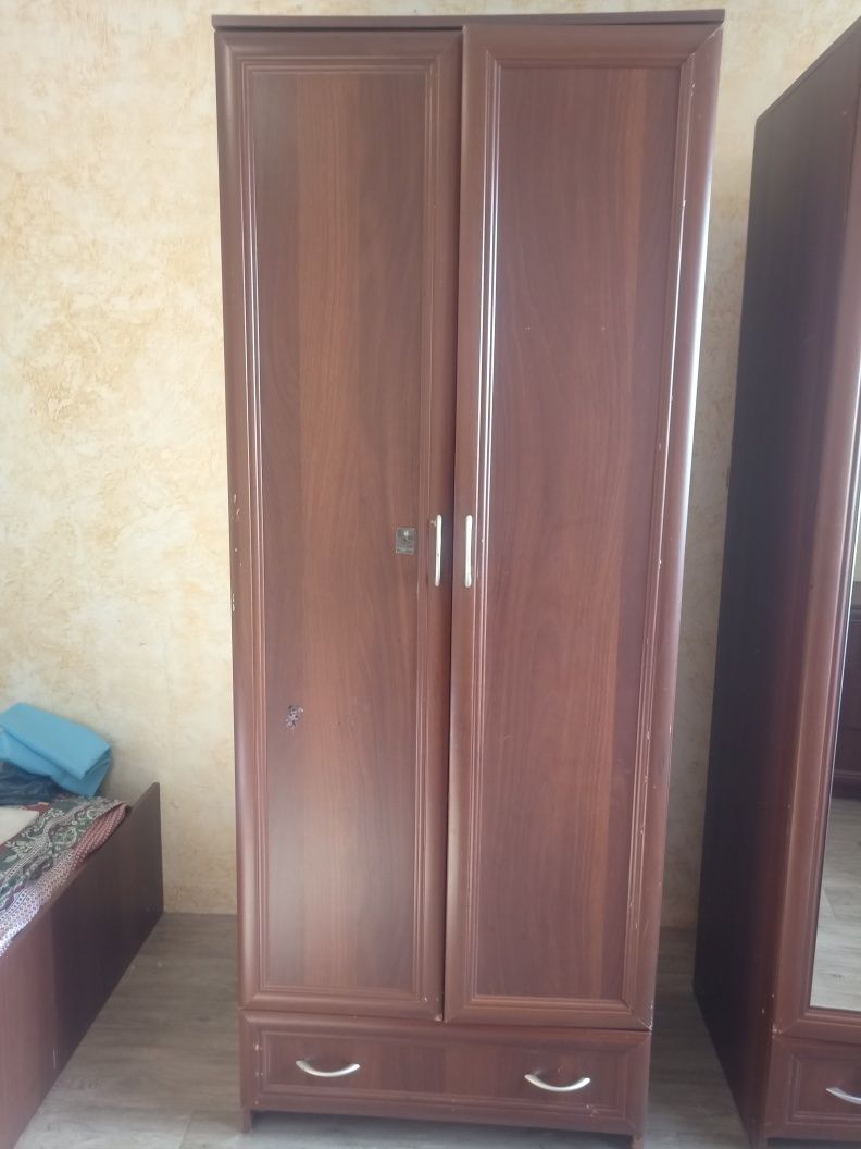 Спальный гарнитур в хорошем состоянии продаю в связи с переездом срочн