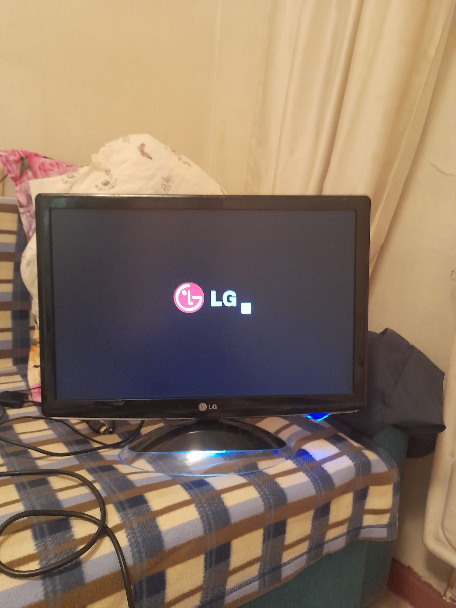 Монитор LG 22д..