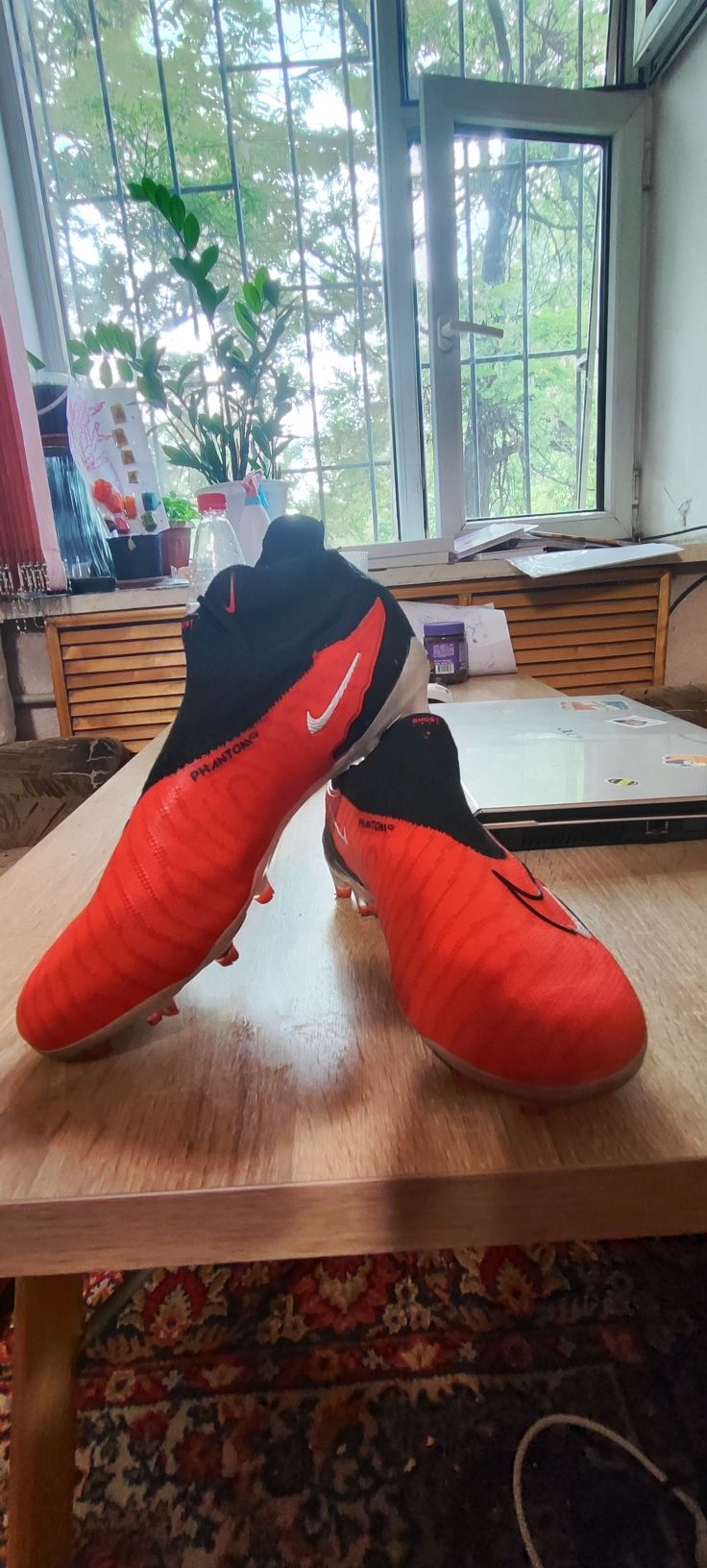 Продаю почти новые футбольные бутсыы Nike