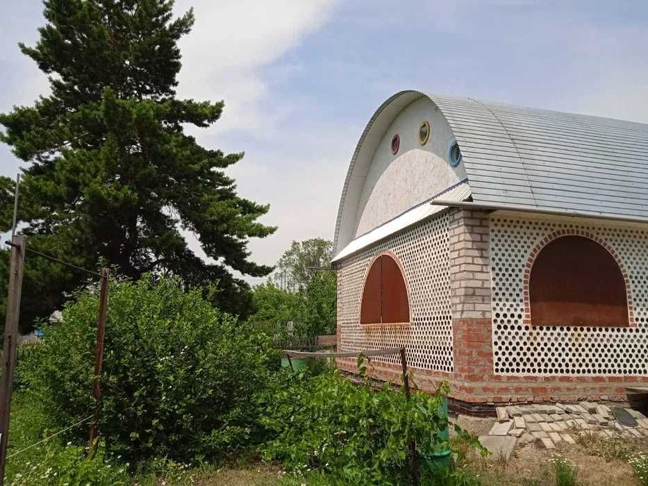 Дача, район оз. "Пёстрое", общество "Спутник-1", 5-я линия, номер 91.