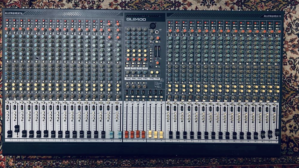 Продам 32 канальный микшер allen heath gl2400-32