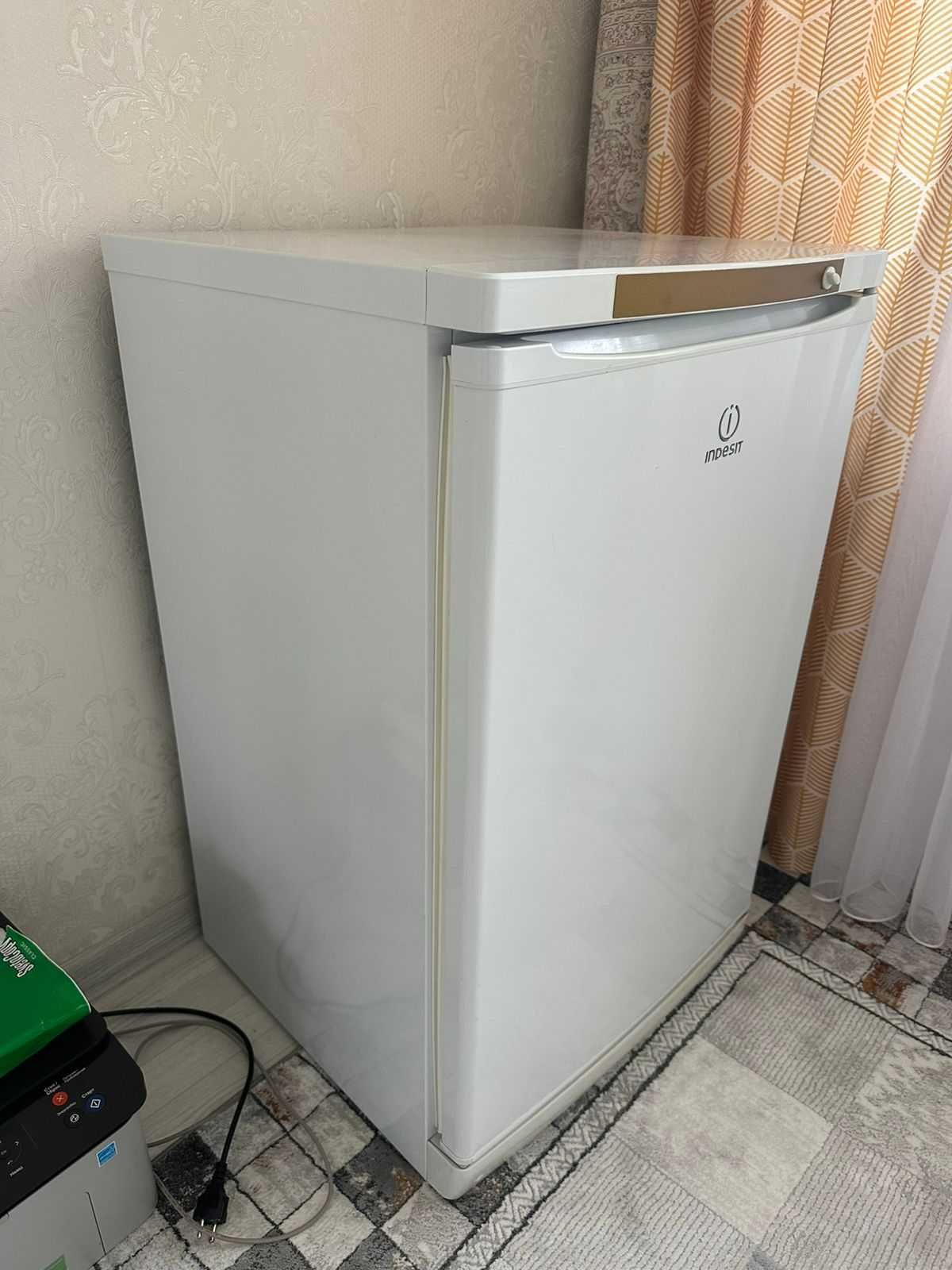 Продаю морозильник Indesit