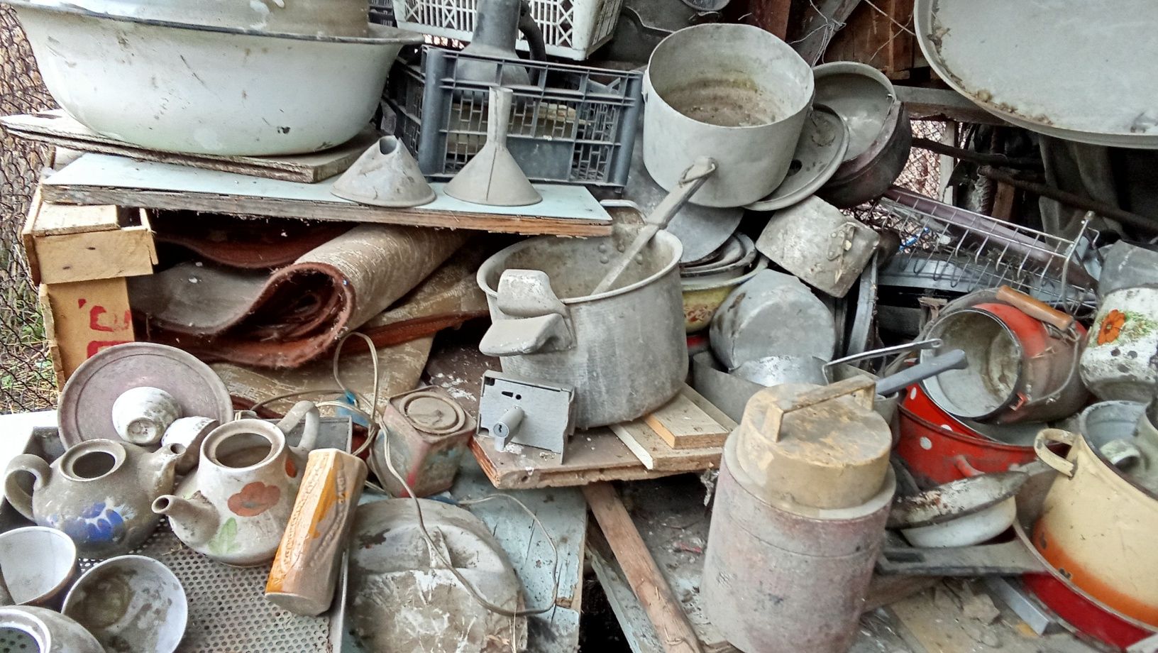 гаражная распродажа всякая всячина